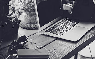 切尔西新援疑似公布新恋情！给对方一张无限额信用卡